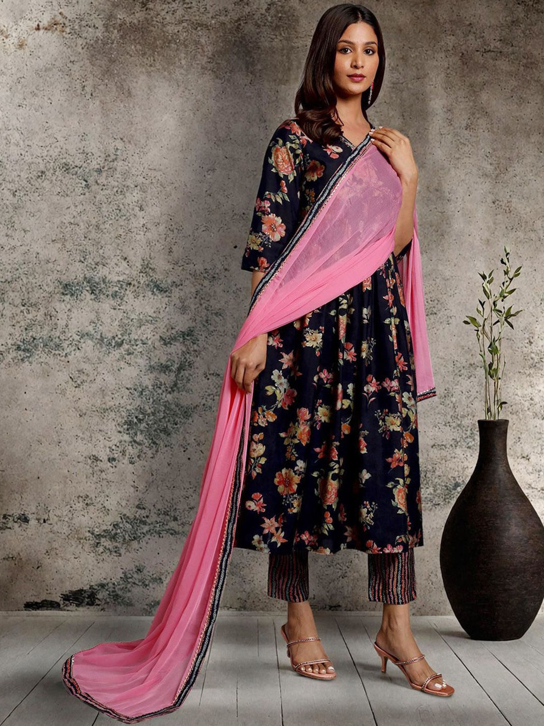 

HERE&NOW Women Floral Printed Regular Kurta with Pyjamas & With Dupatta, Navy blue