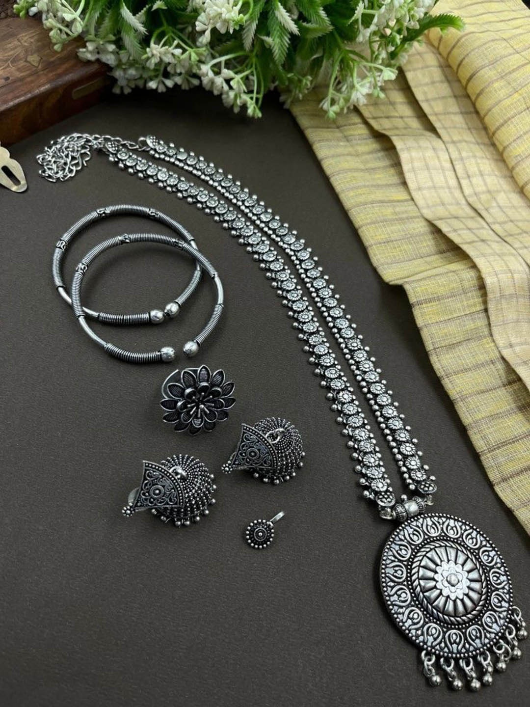 

NAMAN ARTS Vira Kolapuri Silver Plated Oxidised Jewellery Set