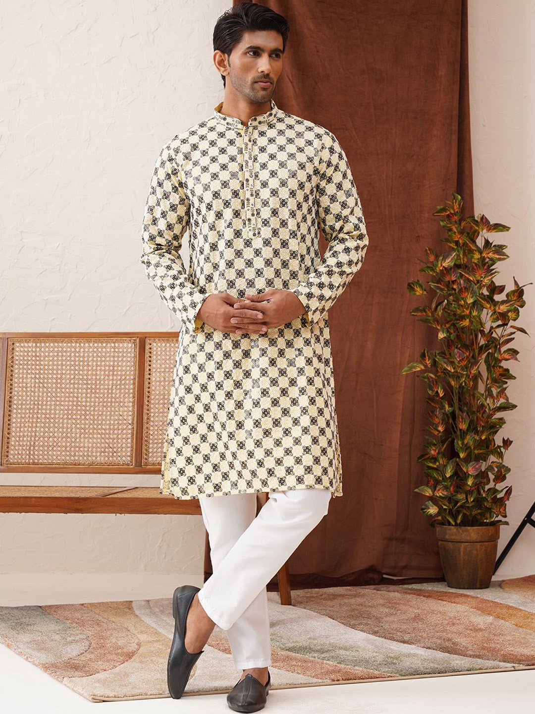 

Jompers Men Embroidered Regular Sequinned Kurta with Pyjamas, Yellow