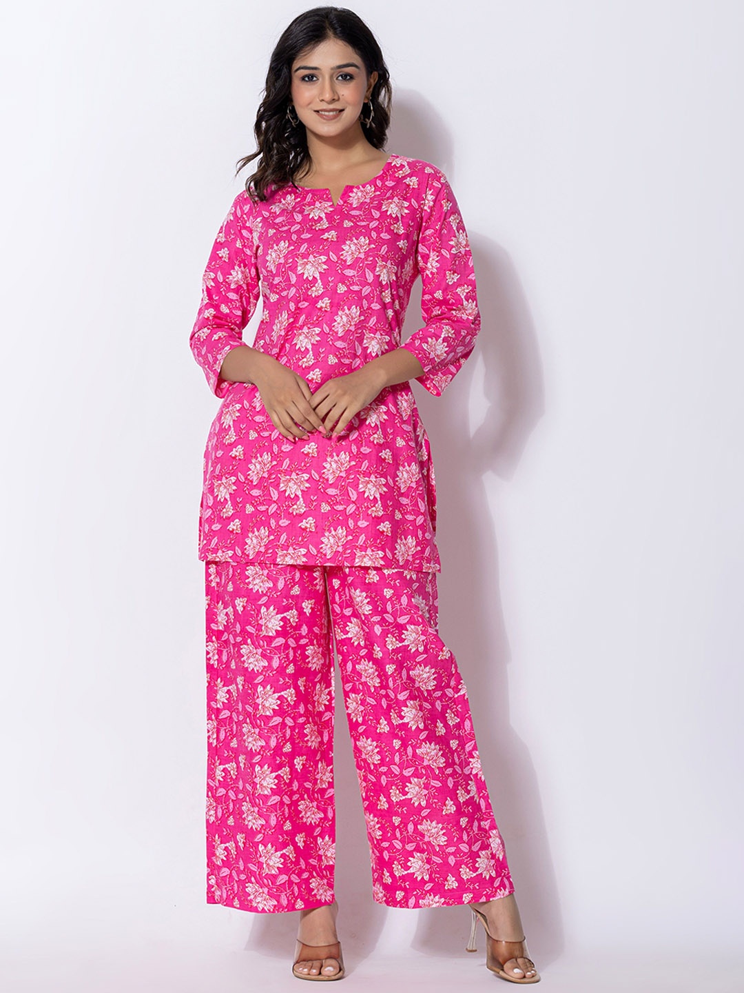 

Cottbelle Women Floral Printed Pure Cotton Night suit, Pink