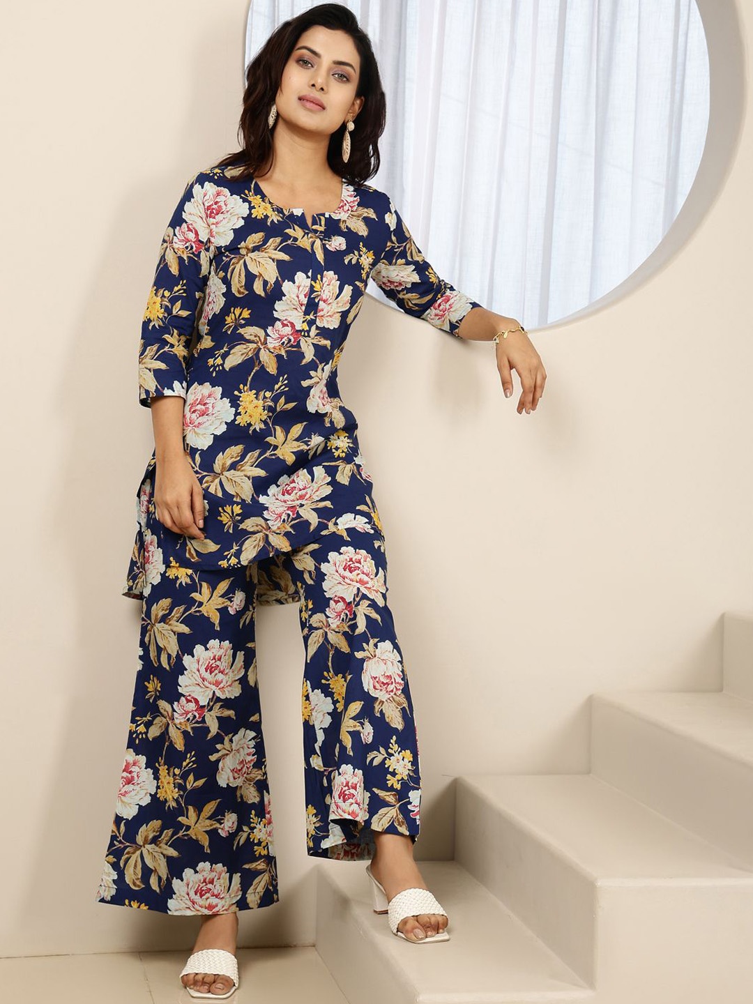 

KIMAYRA Women Floral Printed Regular Pure Cotton Kurti with Palazzos, Navy blue