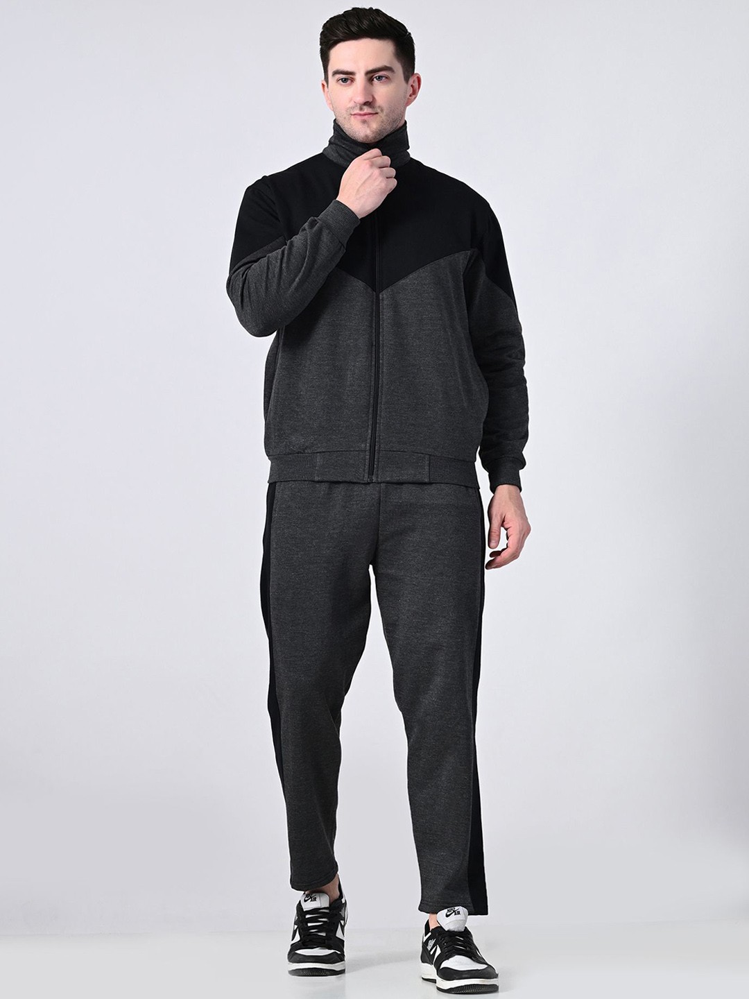 

BAESD Men Colourblocked Tracksuits, Grey