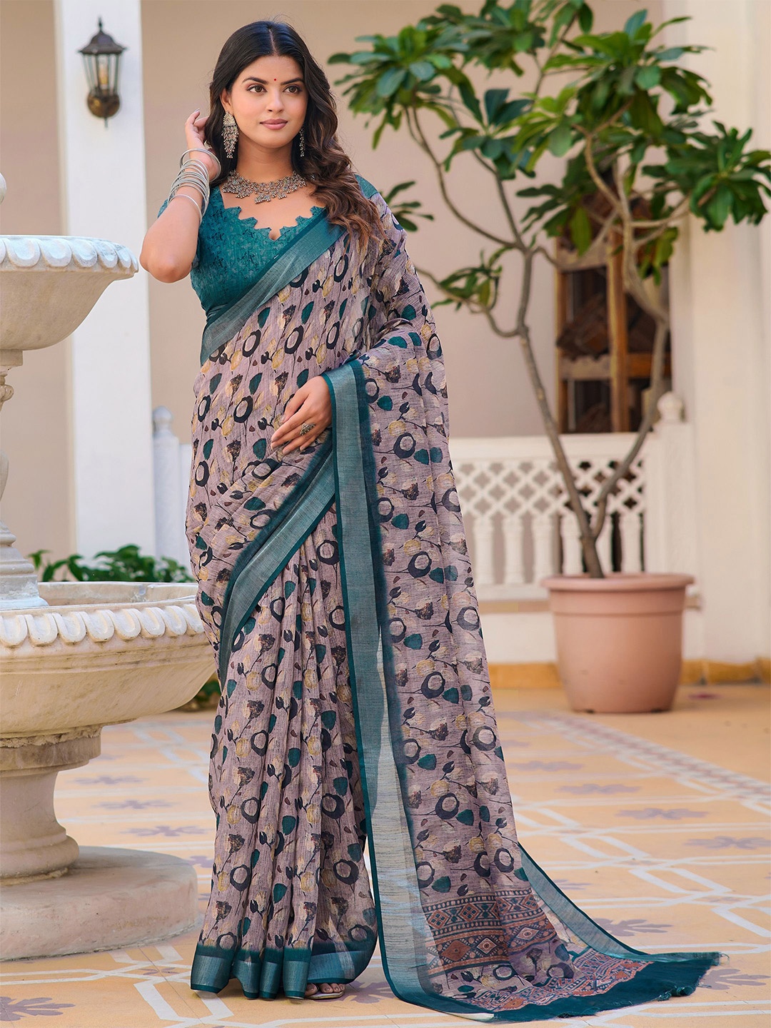 

Anouk Floral Printed Saree With Blouse Piece, Mauve