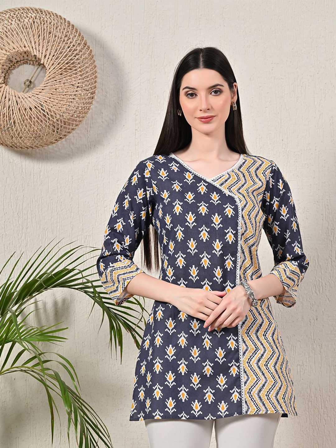 

FERANOID Women Floral Printed V-Neck Pure Cotton Kurti, Navy blue