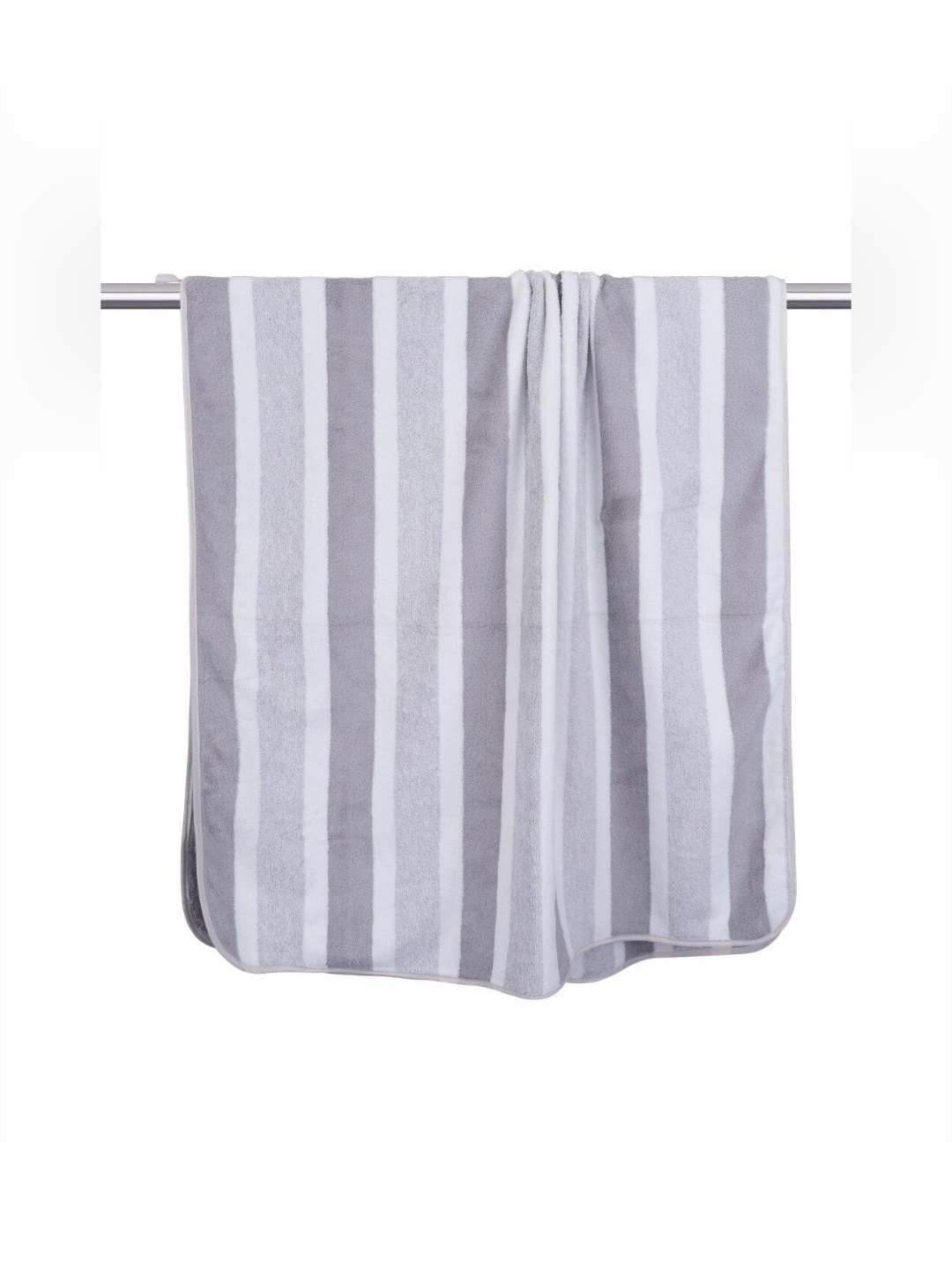 

Black gold Grey & White 3 Striped Other 300 GSM Bath Towel