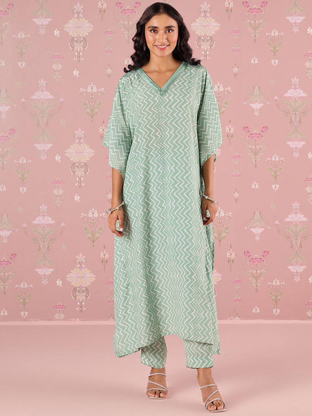 

Likha Women Printed Regular Silk Crepe Kurta with Pyjamas, Olive