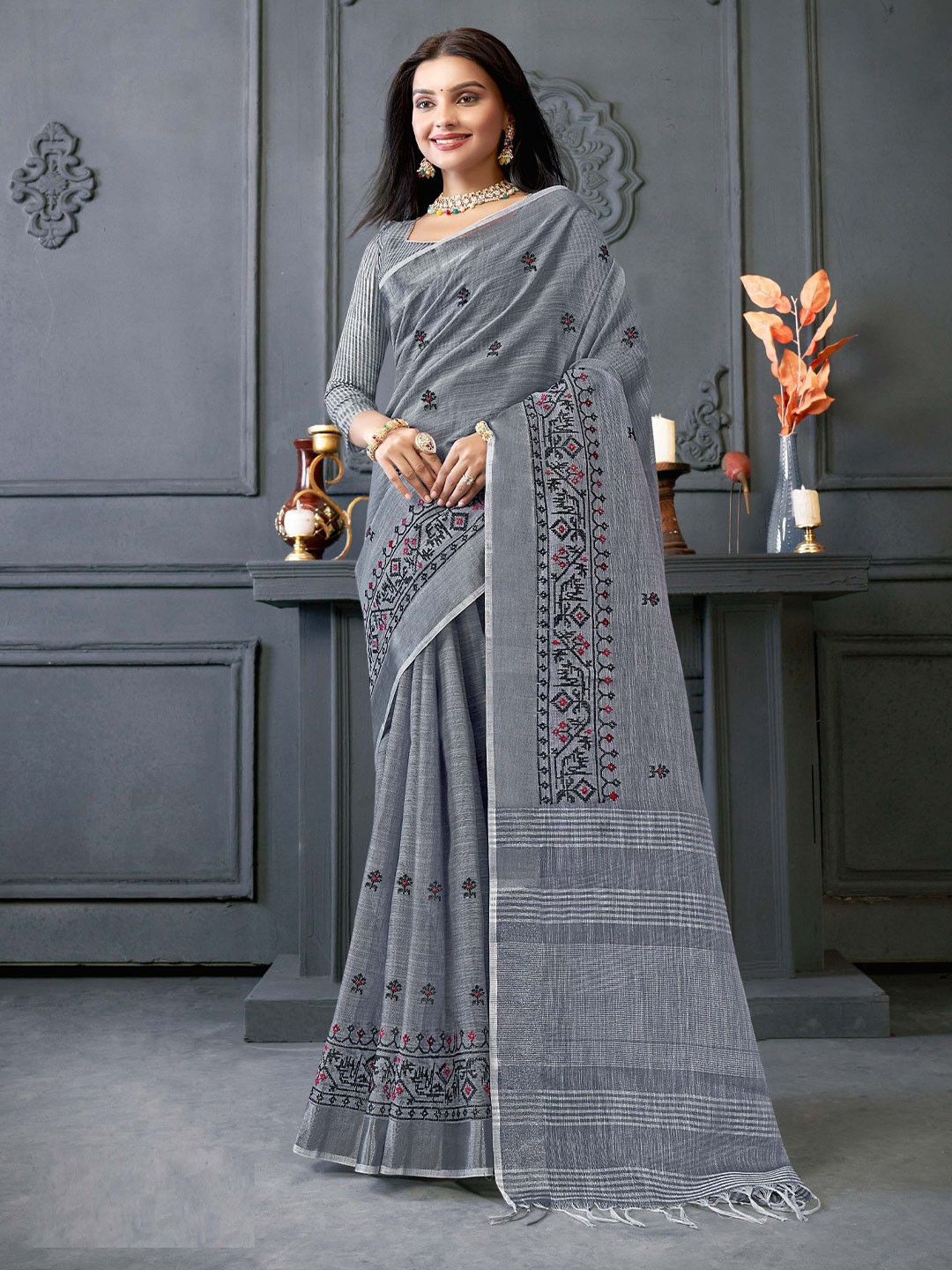 

MAHALASA Ethnic Motifs Embroidered Chanderi Saree, Grey