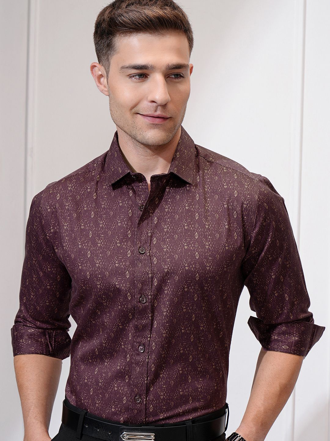 

Locomotive Luxe Men Satin Dobby Printed Slim Fit Occasion Shirt, Maroon