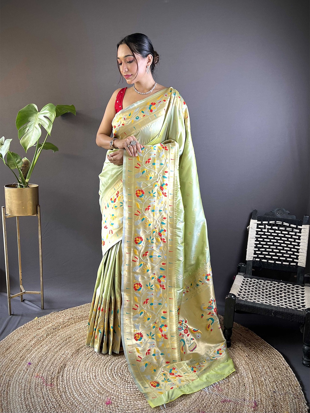 

Mitera Woven Design Zari Silk Blend Paithani Saree With Unstitched Blouse Piece, Green