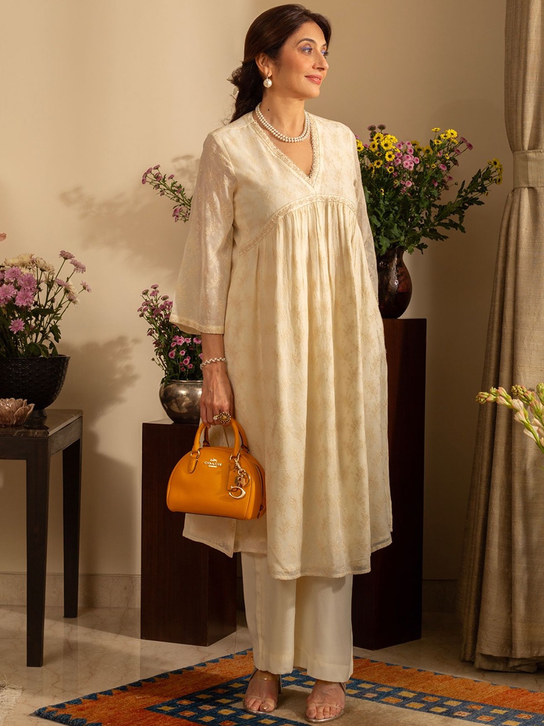 

HOUSE OF INARI Embroidered V Neck Kurta With Trousers Co-Ords Set, Off white