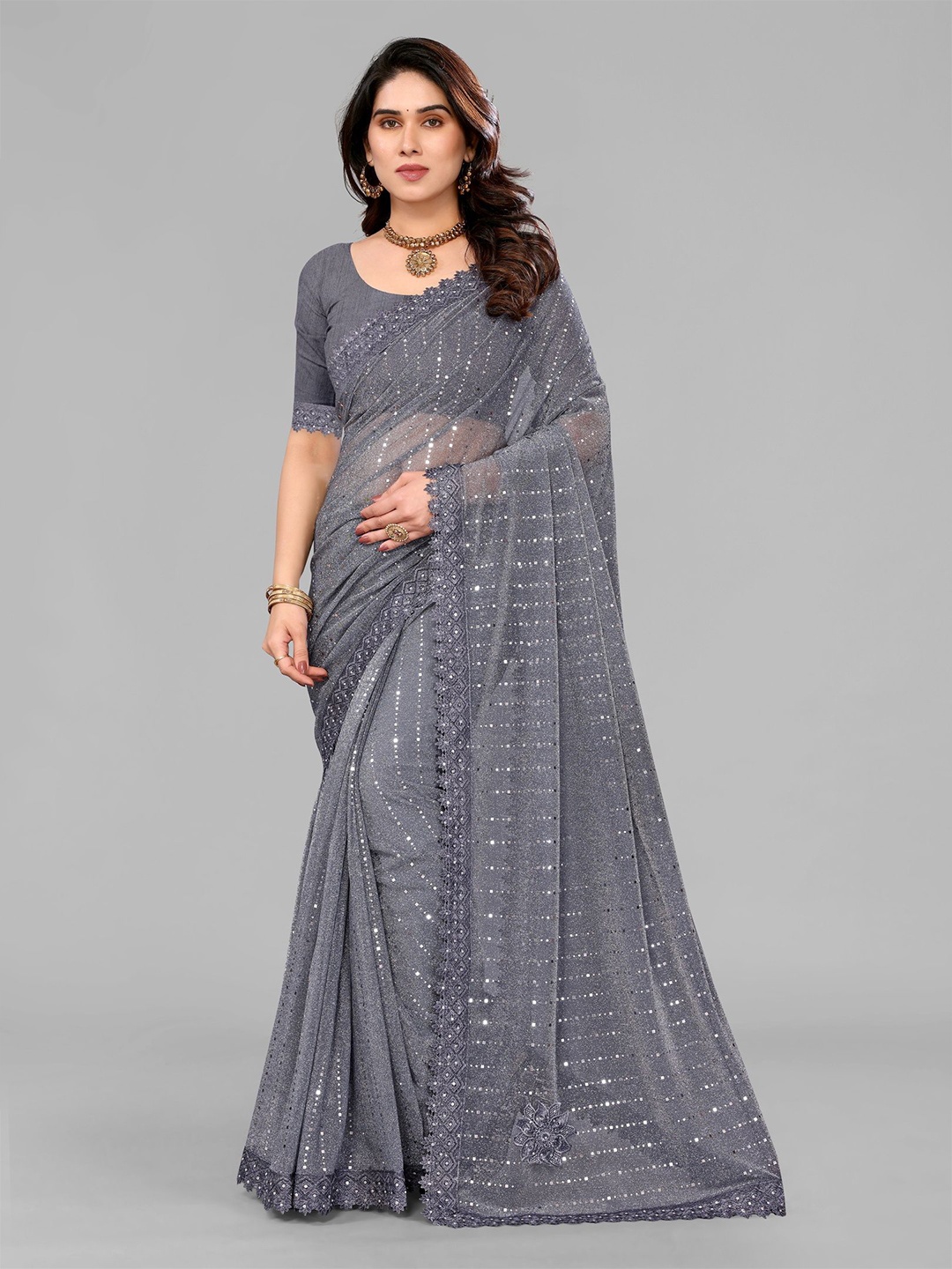 

VIJAYA VALLABH Striped Sequinned Saree, Grey