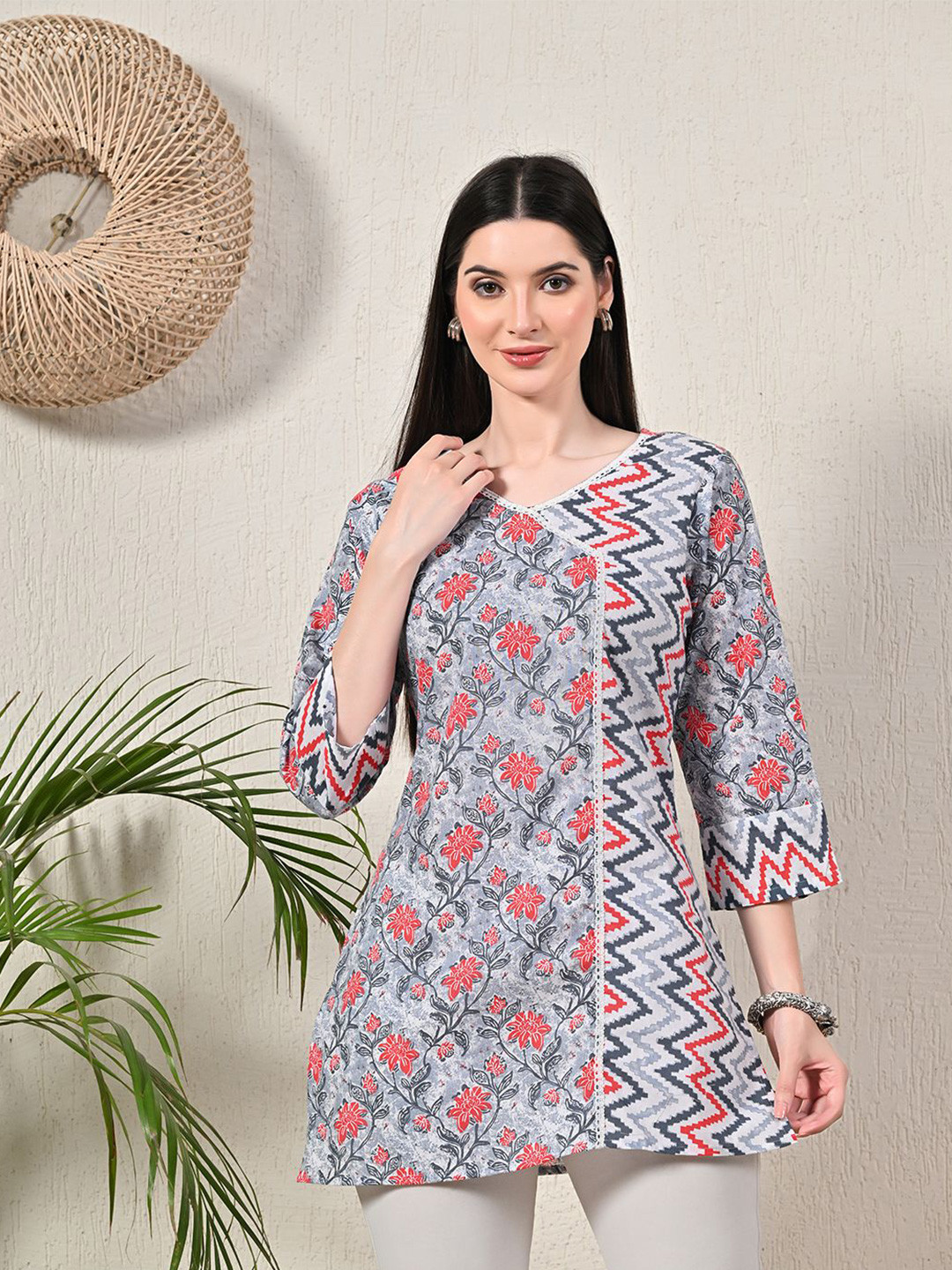 

FERANOID Women Floral Printed V-Neck Pure Cotton Kurti, Grey