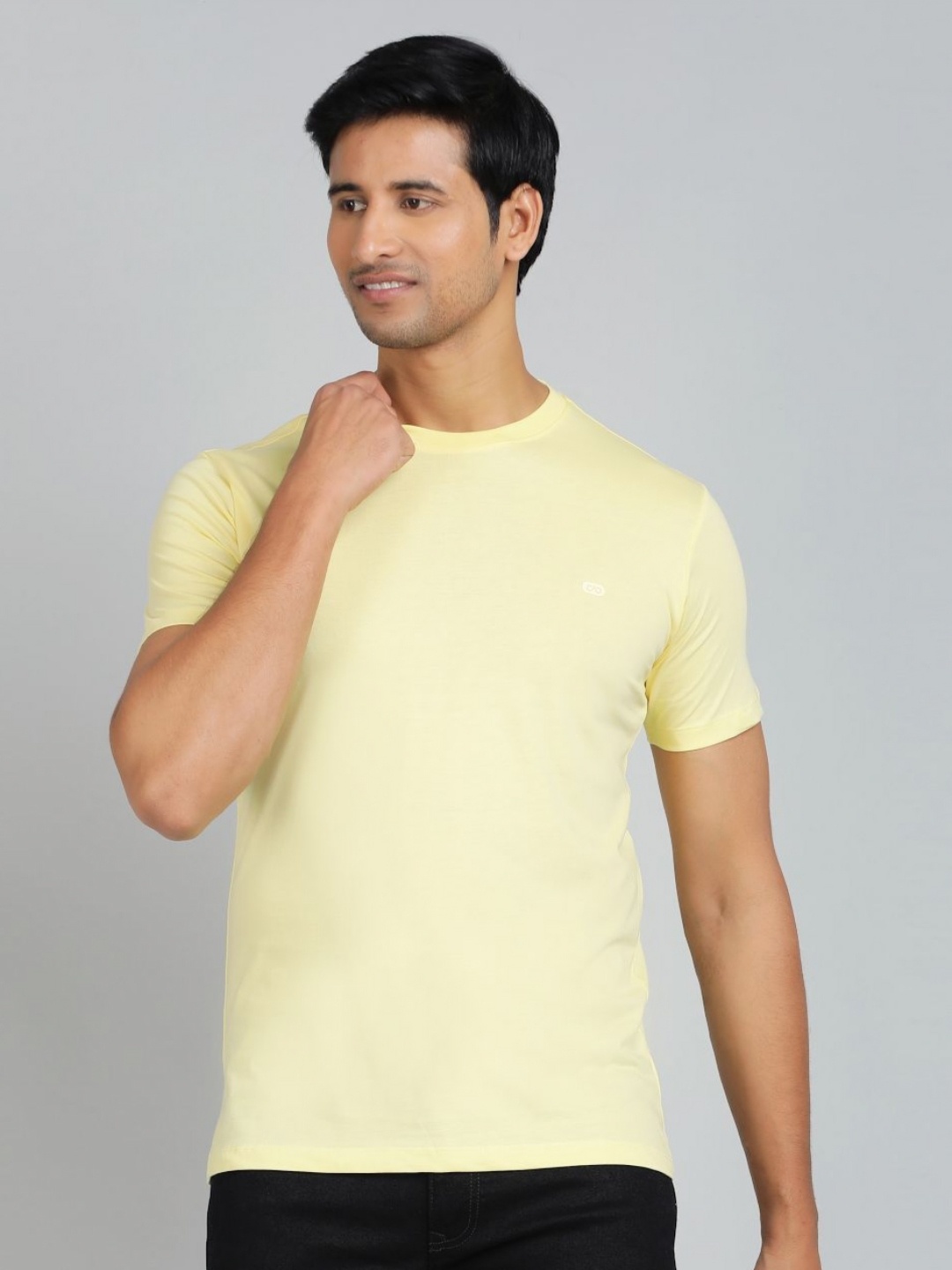 

JADE BLUE Men Slim Fit T-shirt, Yellow