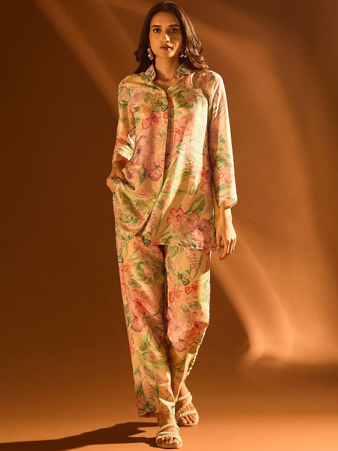 

Samyukta Singhania Printed Top With Trousers Co-Ords, Peach