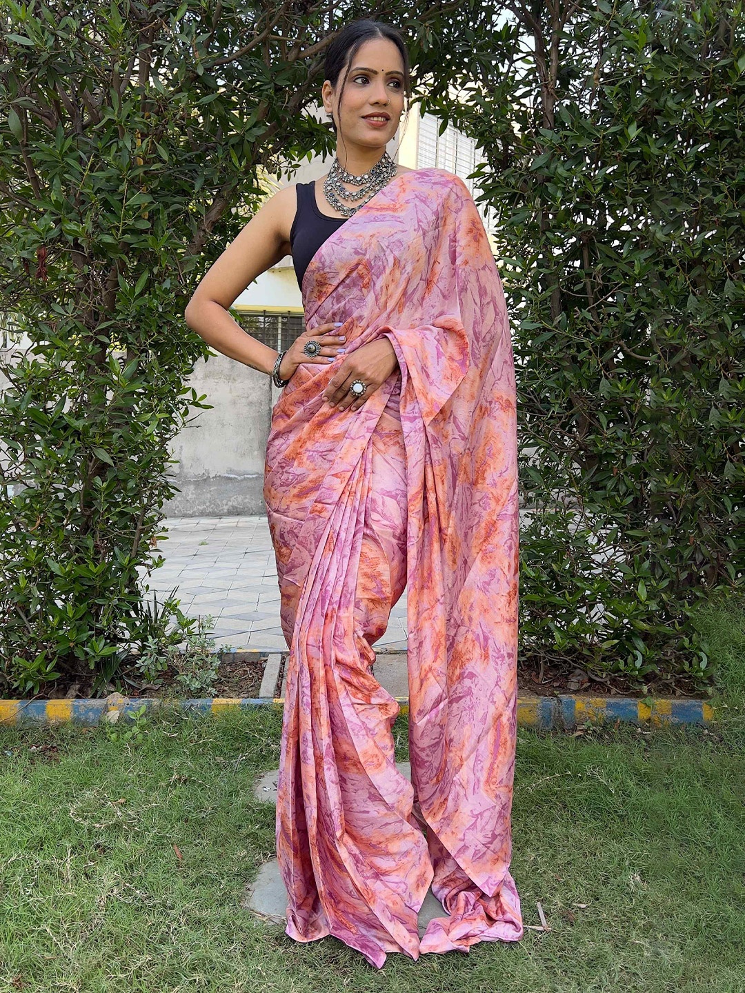 

HERE&NOW Women Poly Georgette Ready to Wear Saree, Pink