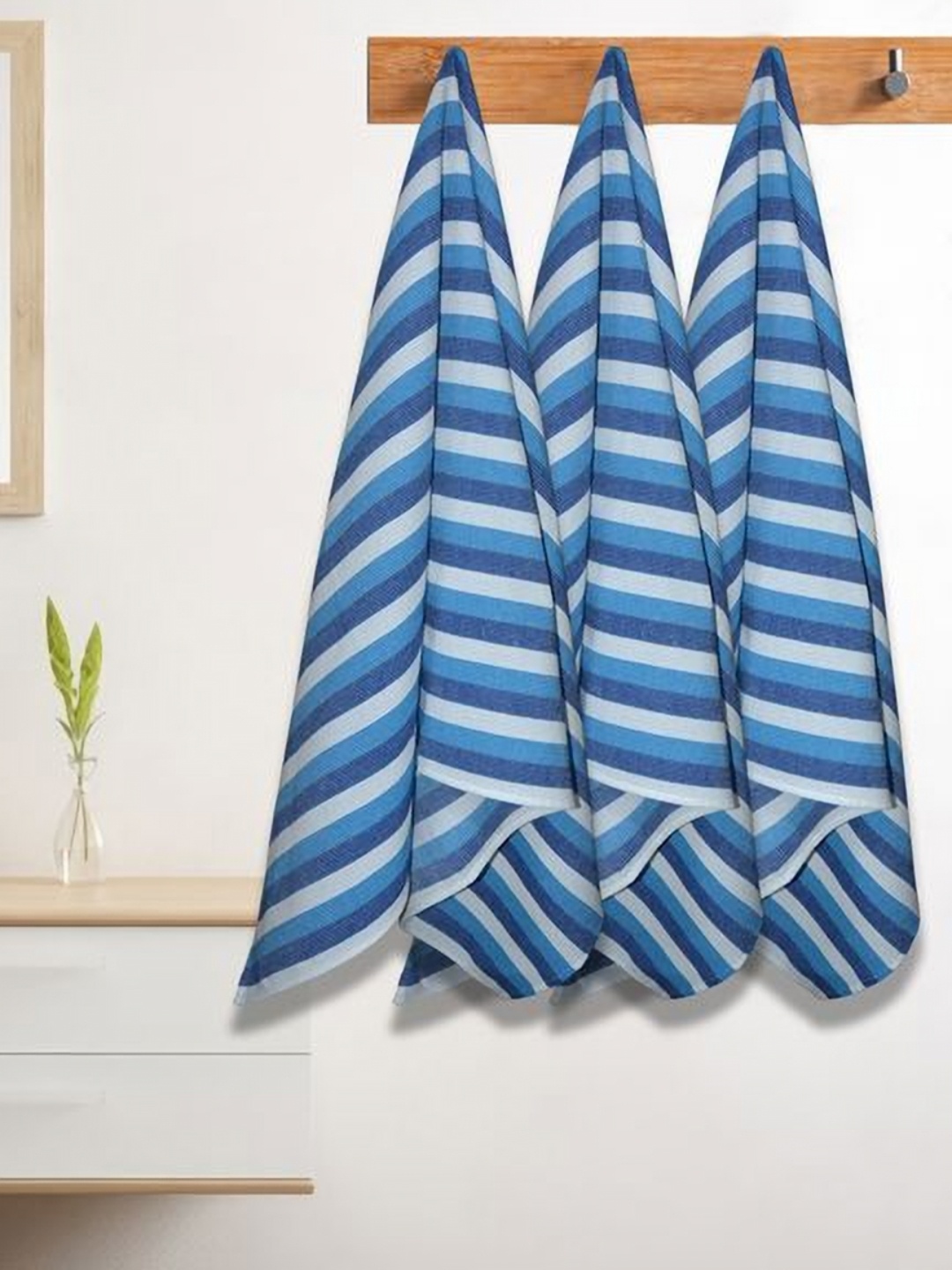 

Aura Blue & White 3 Striped Cotton 210 GSM Bath Towel