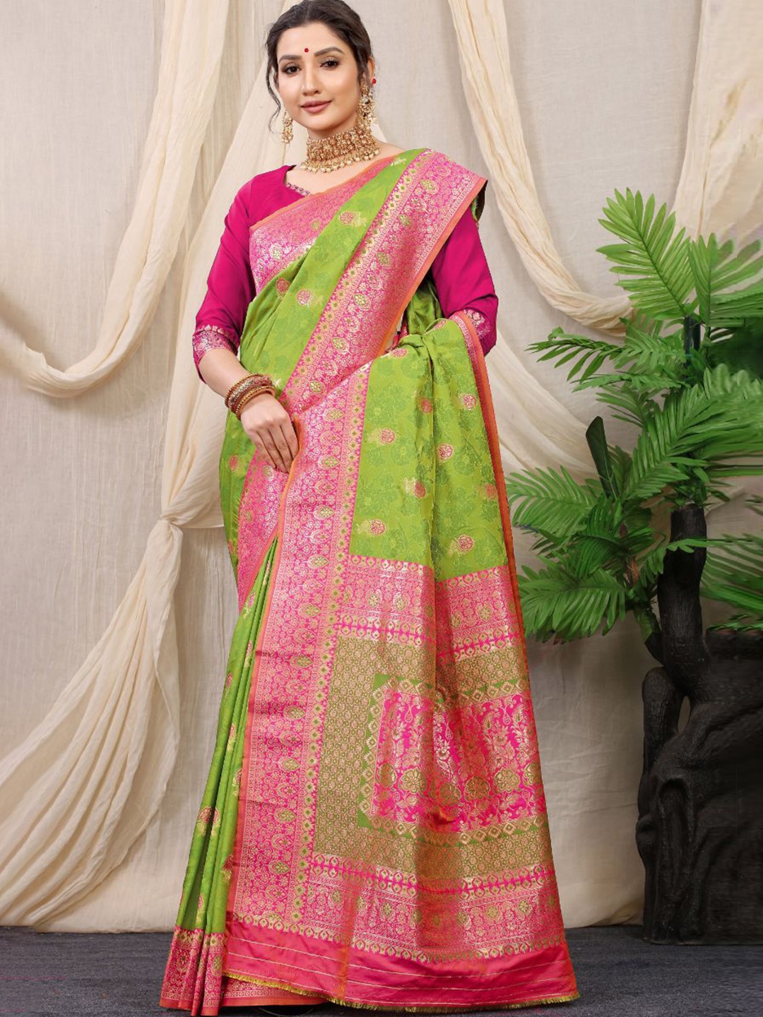 

Royal Rajgharana Saree Woven Design Zari Pure Silk Banarasi Sarees, Lime green