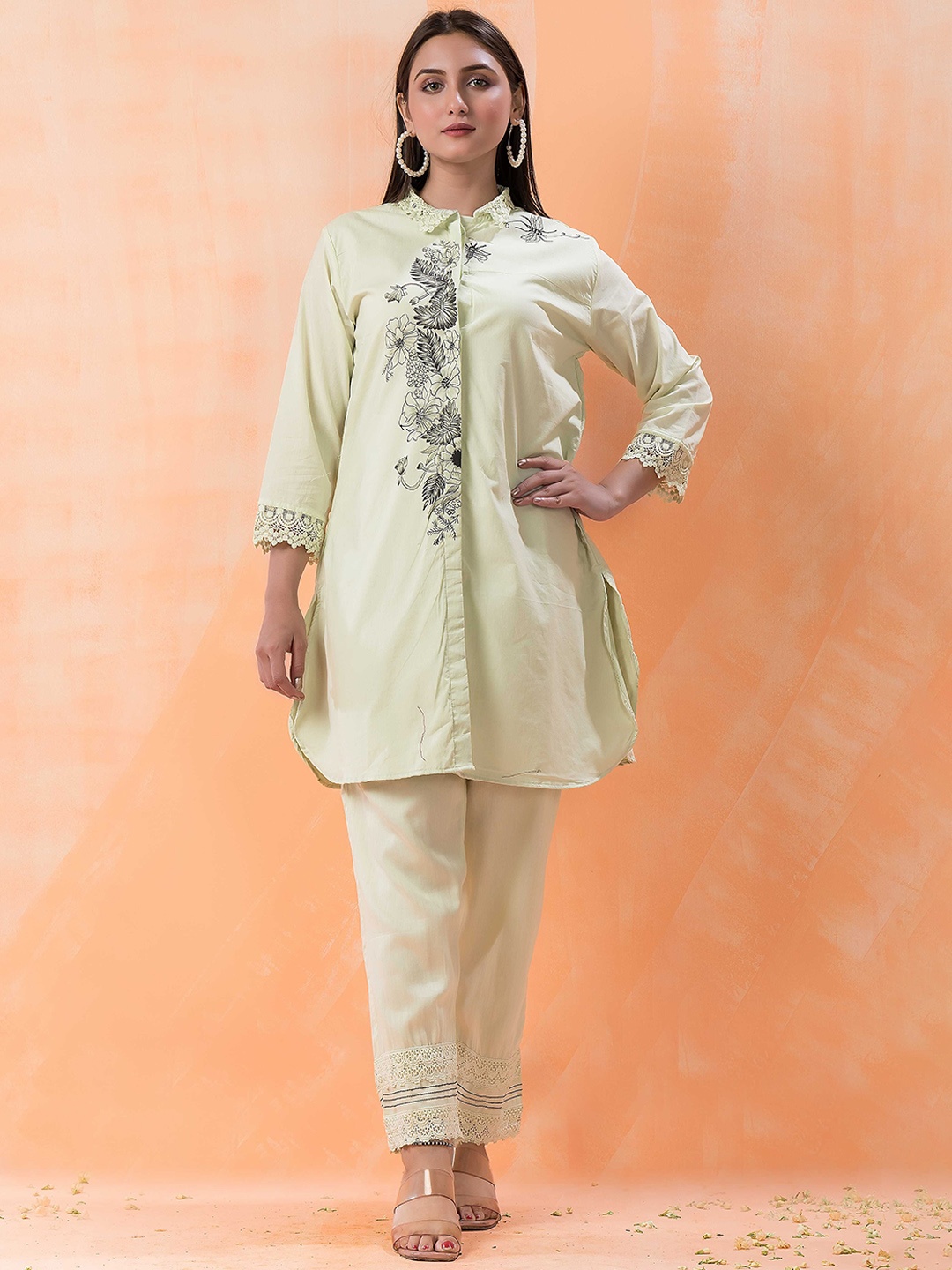 

SACRED SUTA Women Floral Yoke Design Regular Pure Cotton Kurti with Trousers, Green