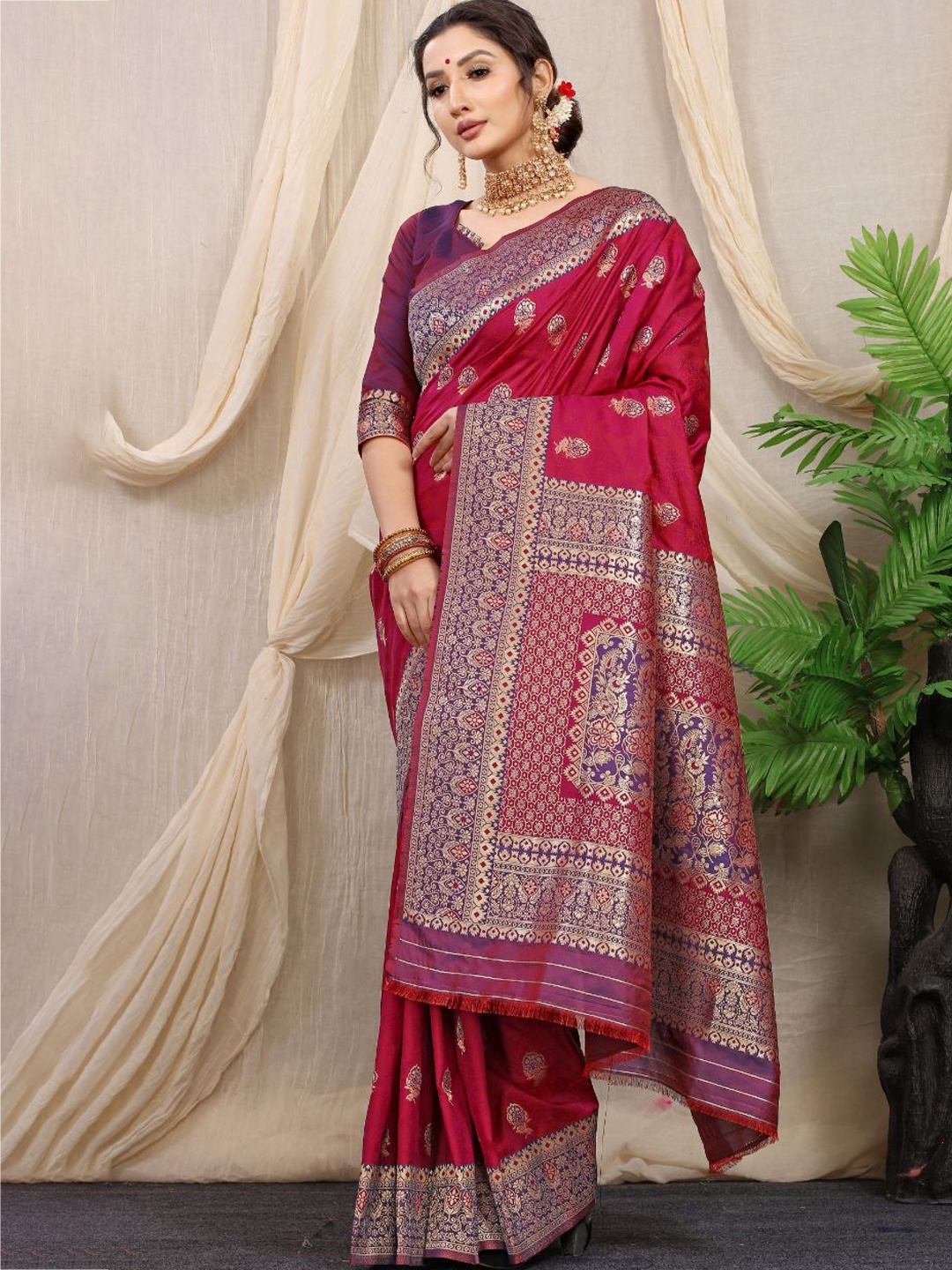 

Royal Rajgharana Saree Woven Design Zari Pure Silk Banarasi Sarees, Magenta