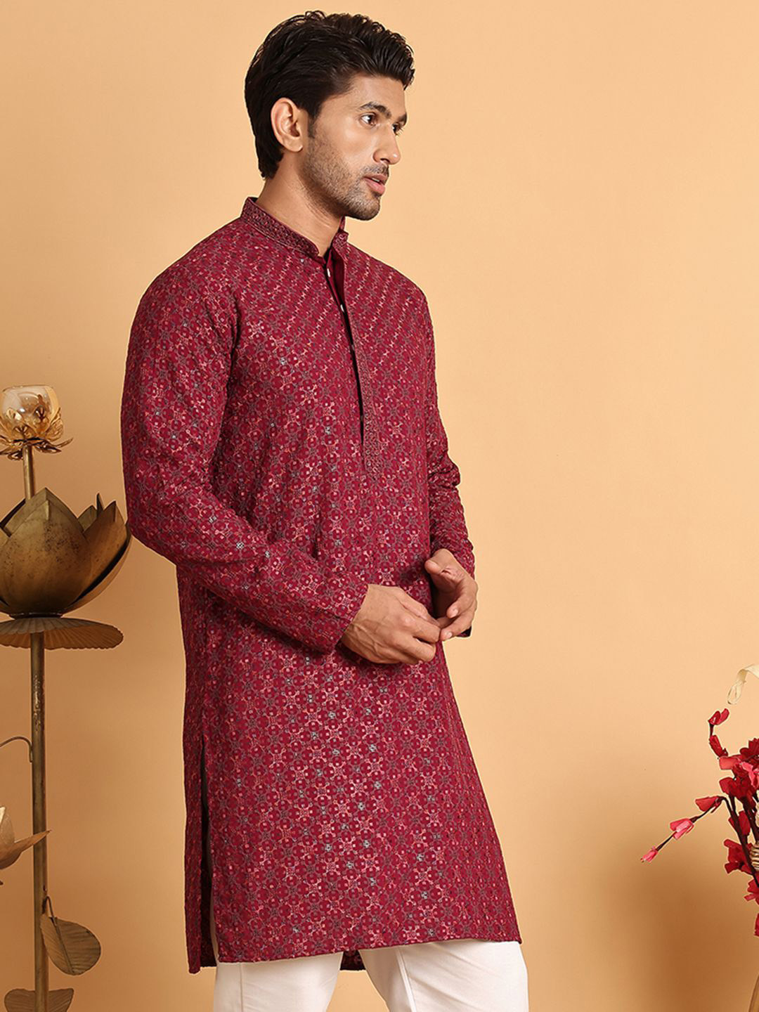 

Anouk Men Geometric Embroidered Chikankari Kurta, Maroon