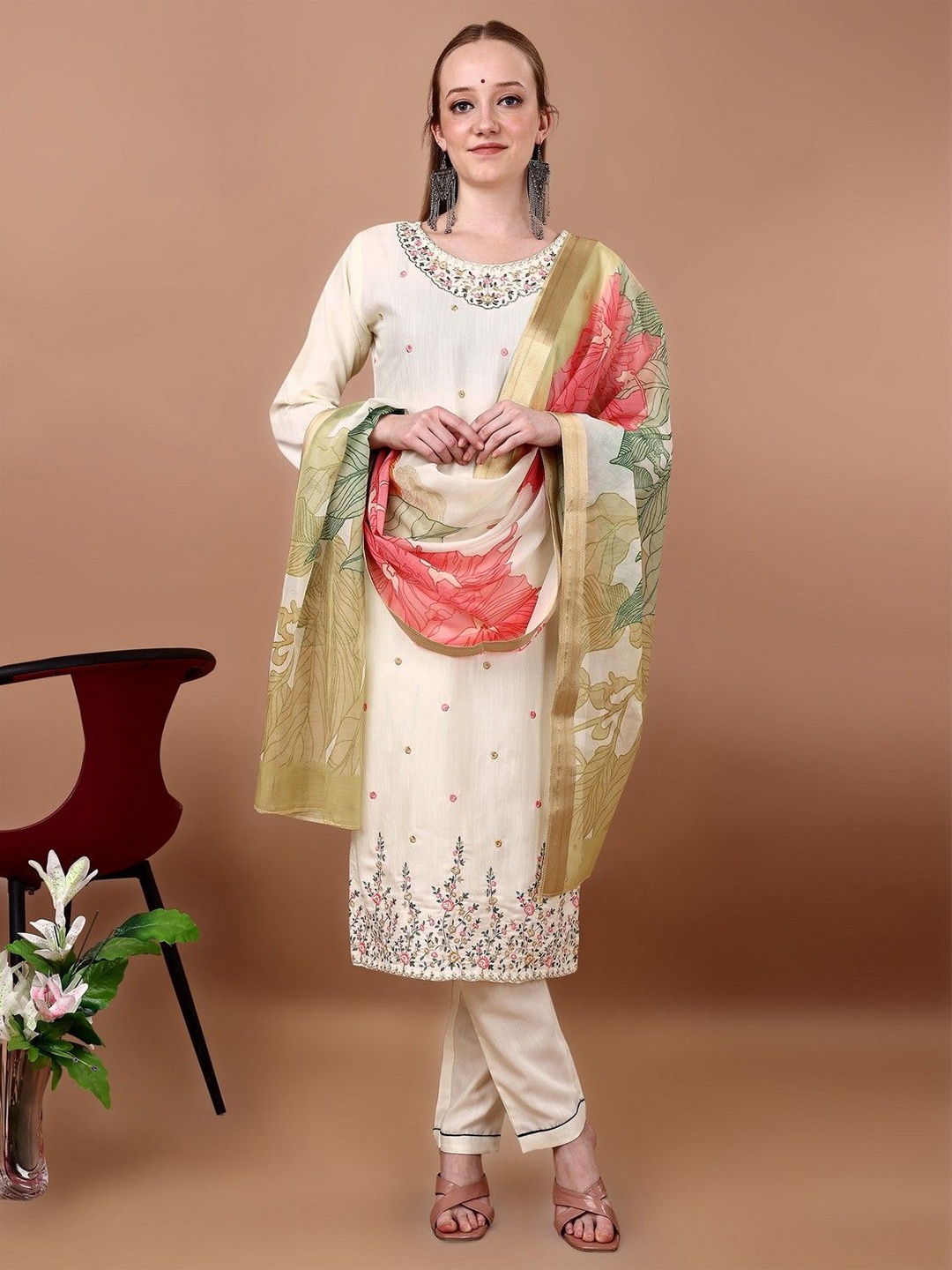 

BERISTON Women Floral Embroidered Regular Thread Work Kurta with Trousers & With Dupatta, Cream