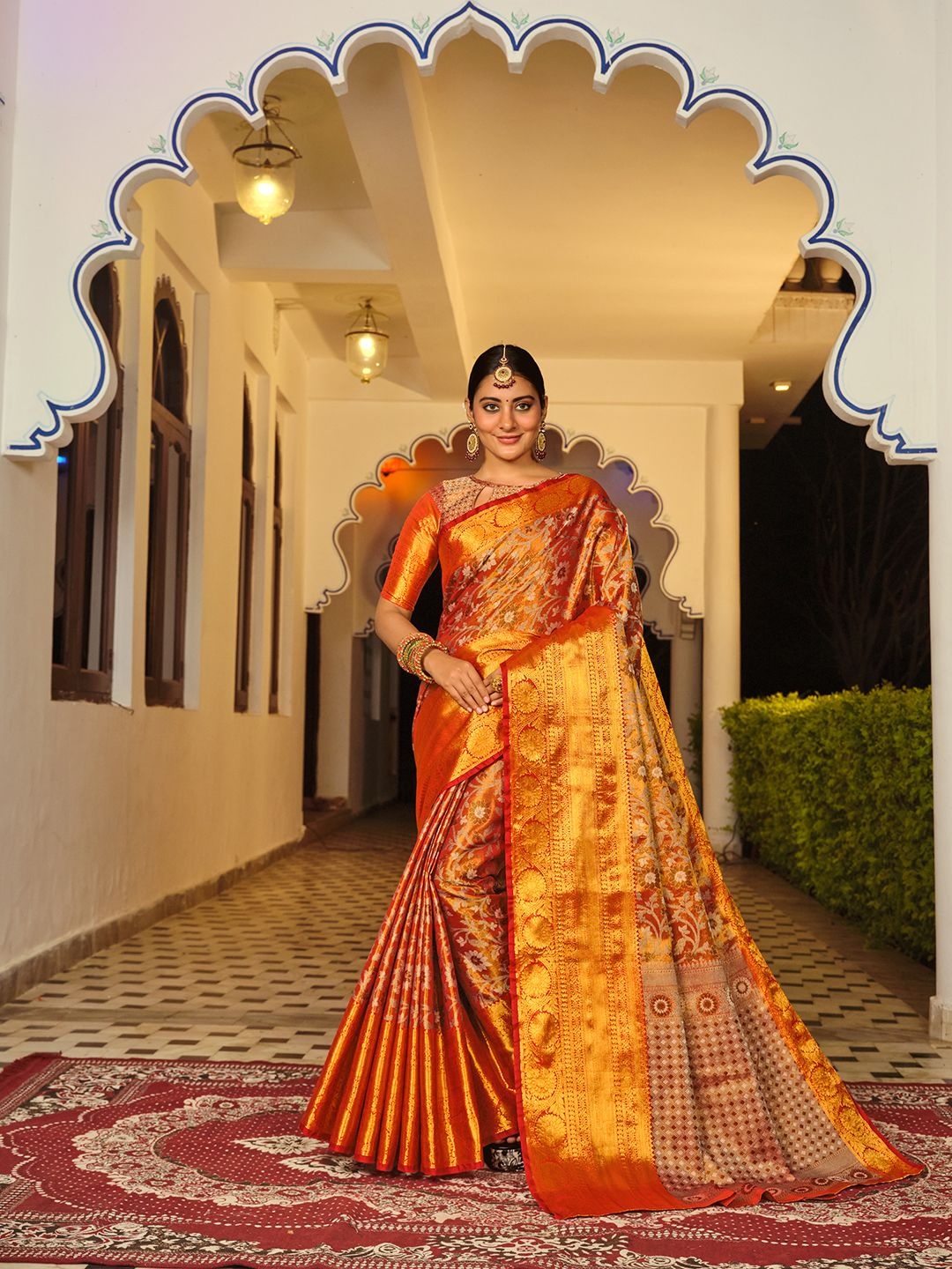 

JUST FASHION Women Woven Design Zari Banarasi Saree With Blouse Piece, Red