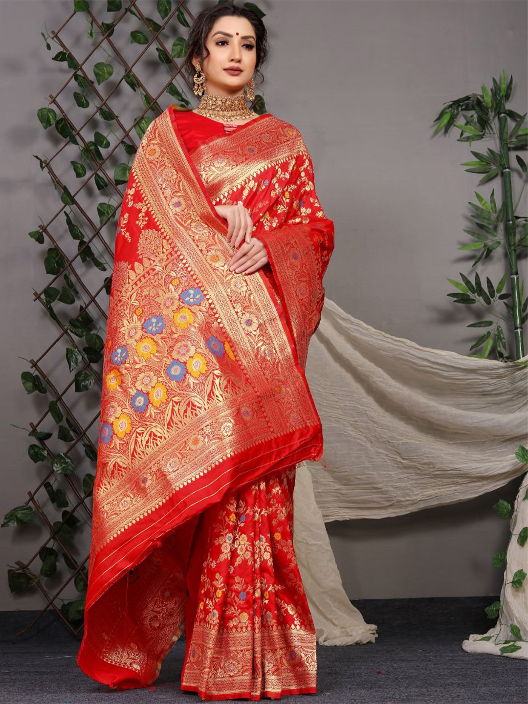 

Royal Rajgharana Saree Woven Design Pure Silk Banarasi Sarees, Red