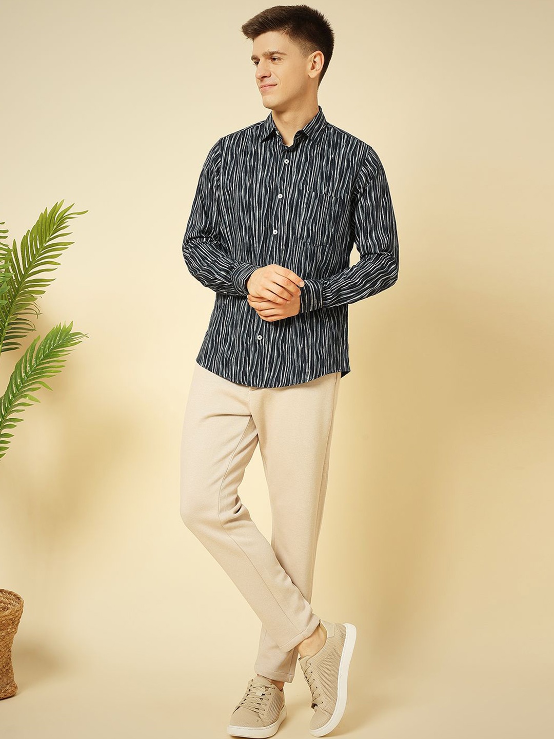 

ENSPYR Men Opaque Printed Casual Shirt, Navy blue