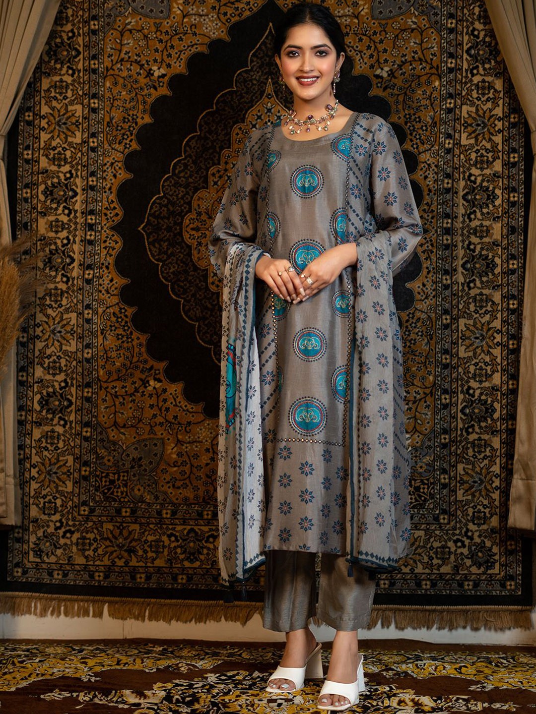 

EARTH O FAB Women Floral Printed Regular Sequinned Raw Silk Kurti with Palazzos & With Dupatta, Grey