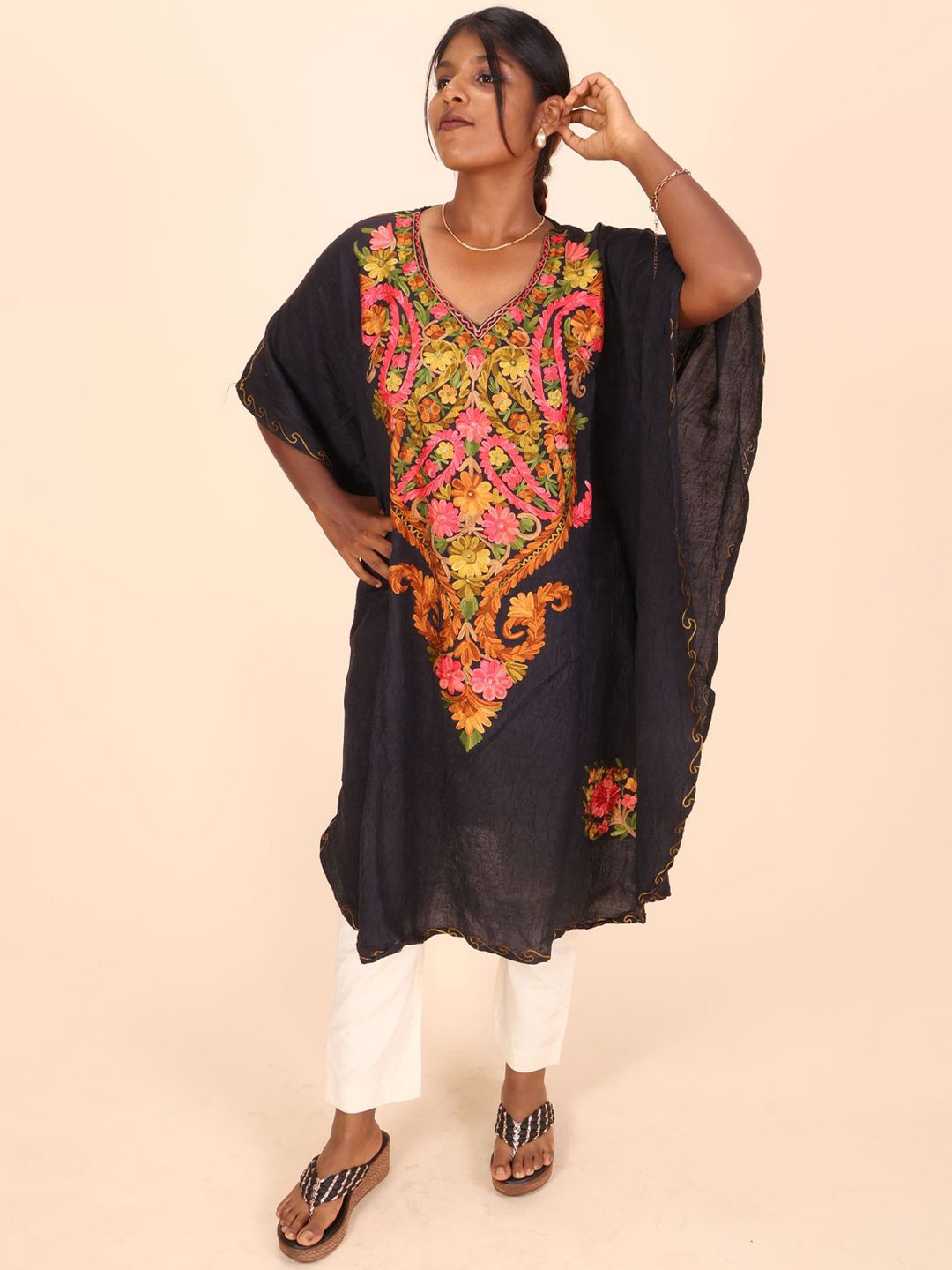 

Avishya Handloom Sozni Embroidered Cotton Kaftan Kurta, Black