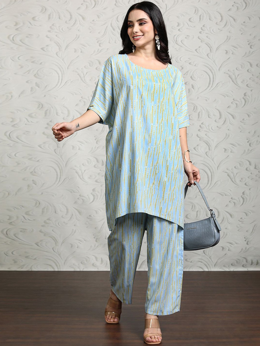 

Vishudh Printed Round Neck Tunic With Trouser, Blue