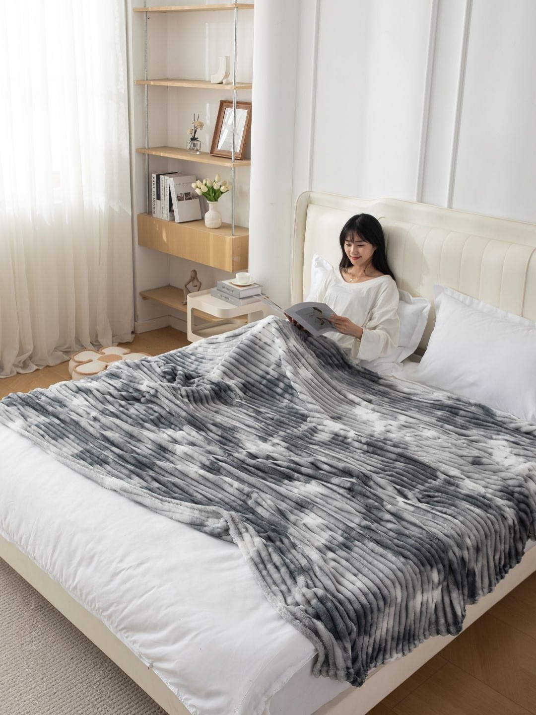 

HOKIPO Grey & White Fleece 210 GSM Double Bed Blanket