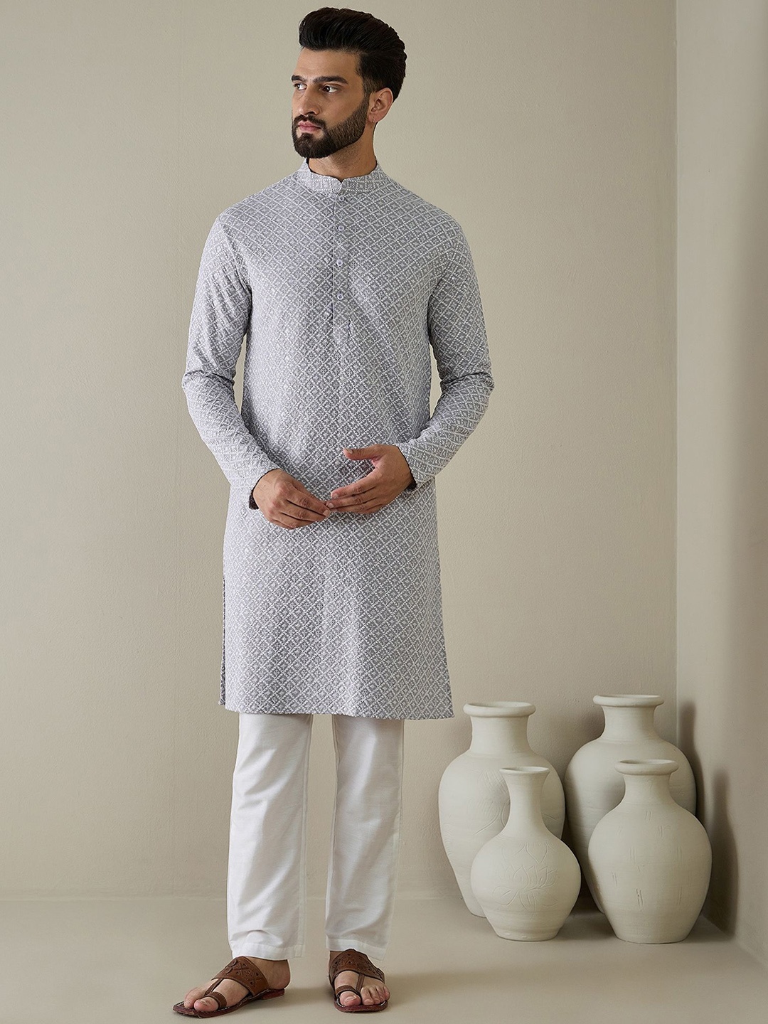 

Inddus Men Ethnic Motifs Embroidered Regular Thread Work Kurta with Trousers, Grey