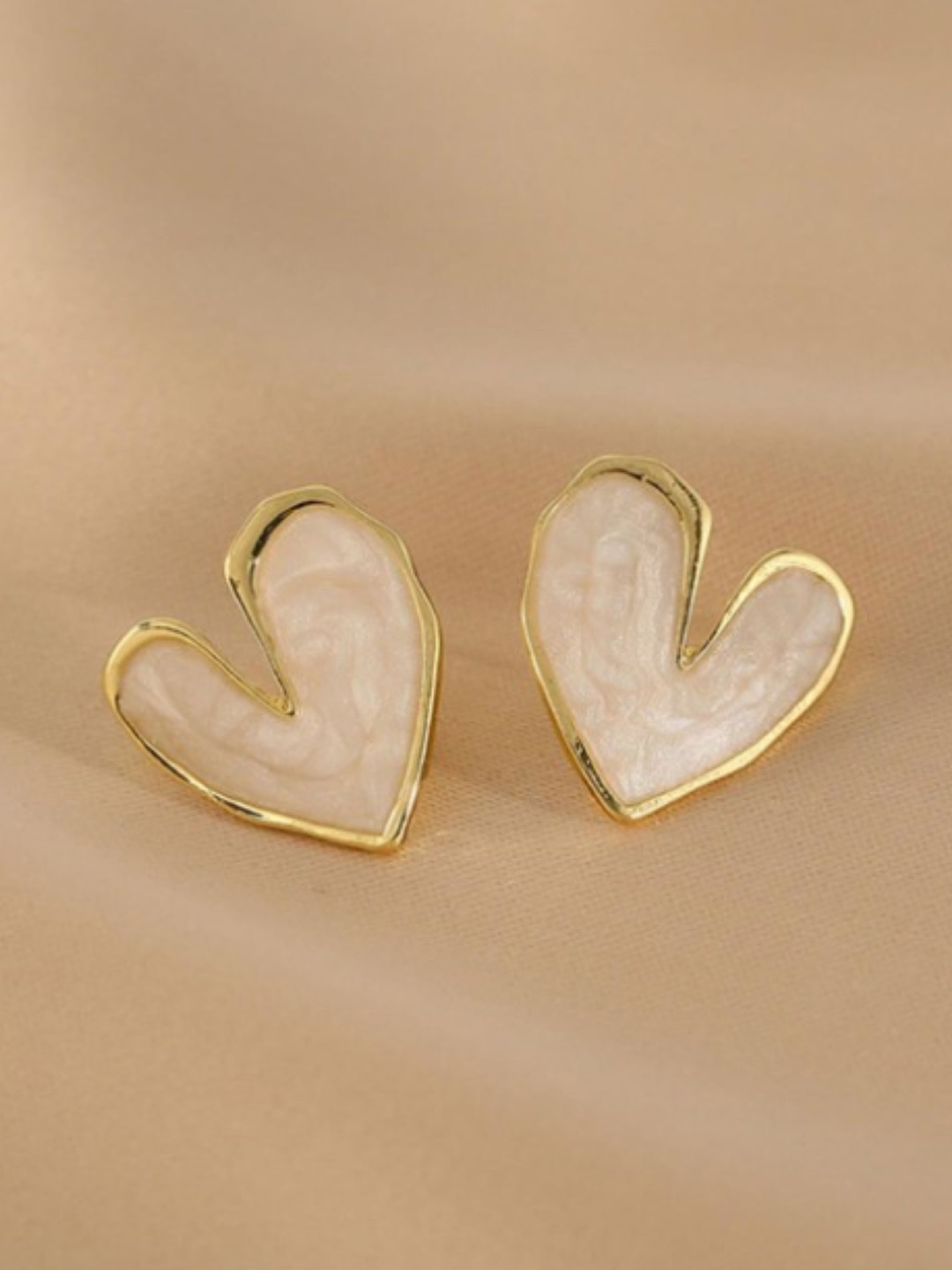 

SUBHAGALANKAR Heart Shaped Studs Earrings, White