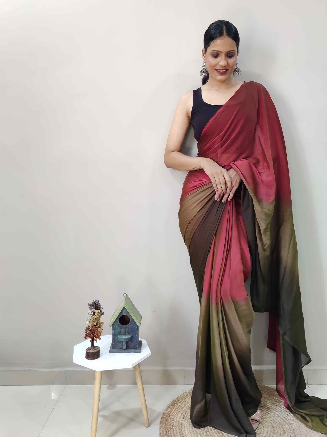 

HERE&NOW Colourblocked Poly Georgette Ready to Wear Saree, Maroon