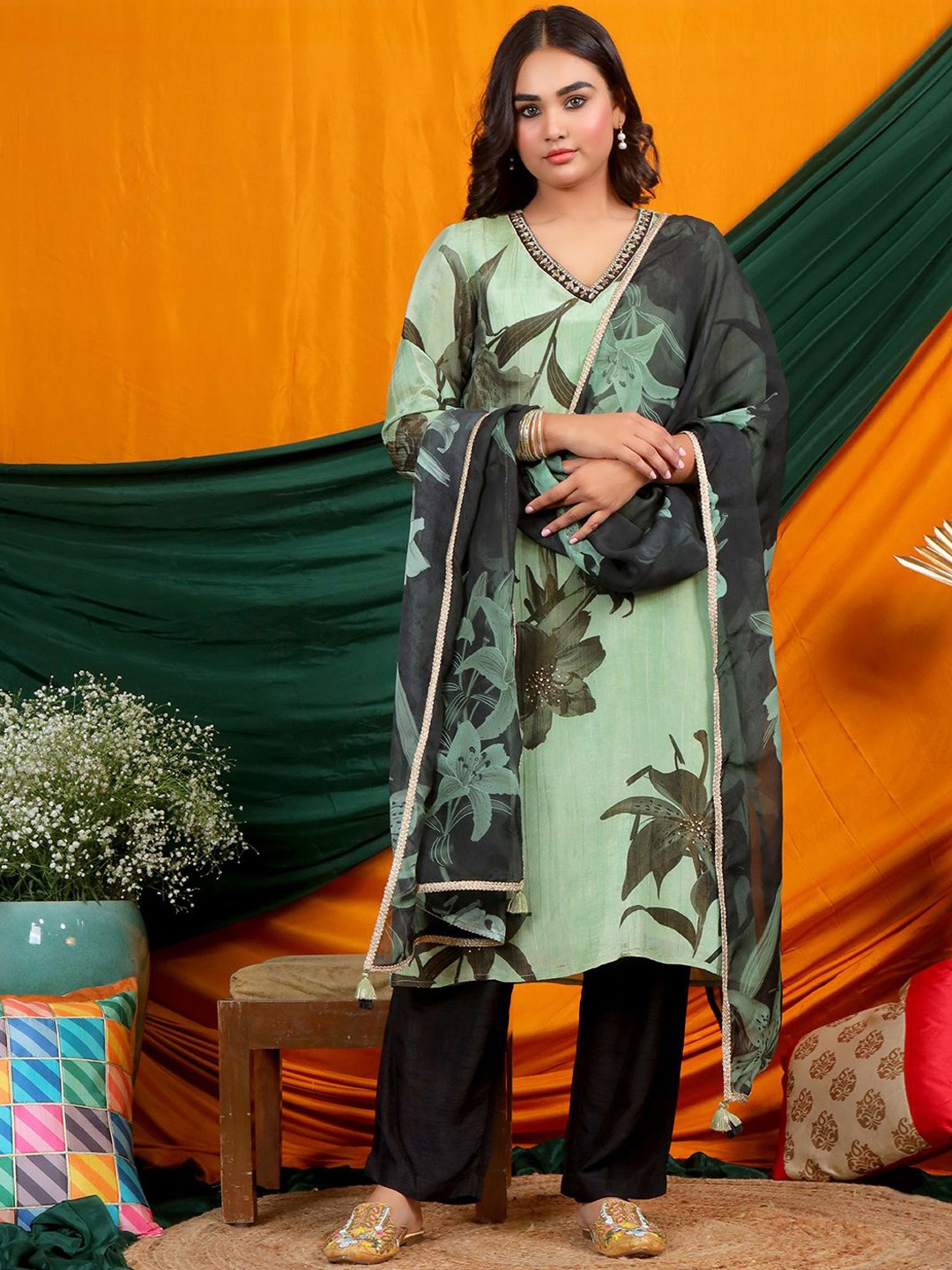 

EARTH O FAB Women Floral Printed Regular Kurta with Palazzos & With Dupatta, Green