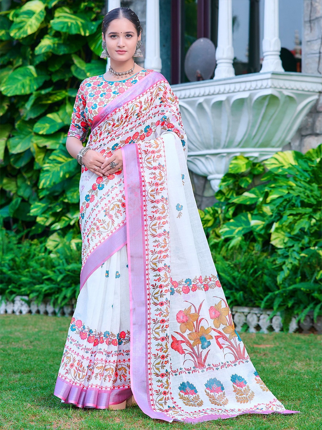 

Anouk Floral Printed Saree With Blouse Piece, White