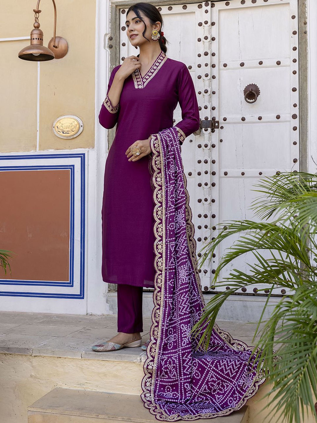 

Navlik Women Embroidered Regular Sequinned Kurta with Trousers & With Dupatta, Maroon