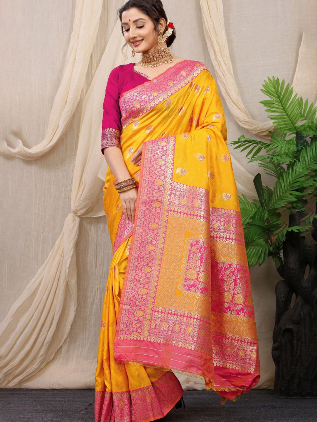 

Royal Rajgharana Saree Woven Design Zari Pure Silk Banarasi Sarees, Yellow