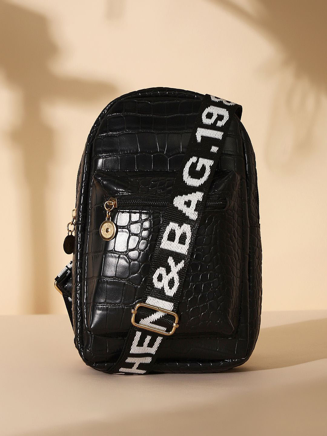 

HAUTE SAUCE by Campus Sutra Leather Structured Sling Bag with Quilted, Black