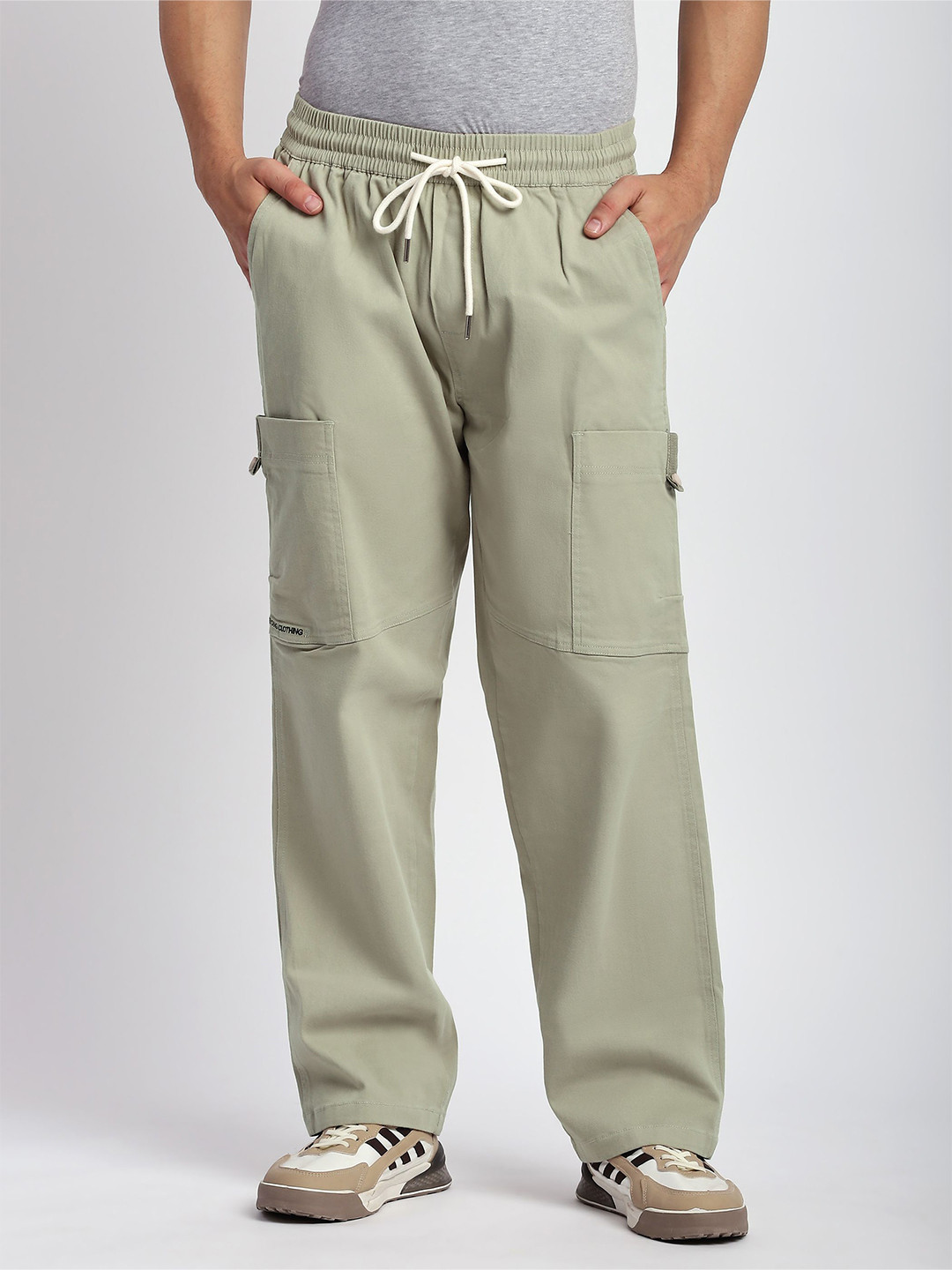 

Beyoung Men Relaxed Regular Fit Cargos Trousers, Grey