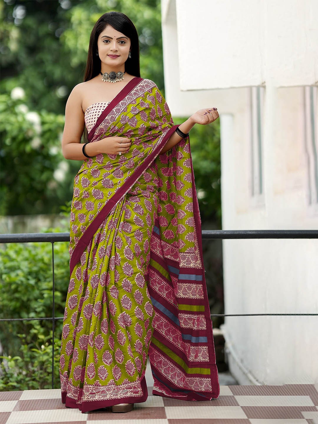 

HERE&NOW Floral Printed Pure Cotton Bhagalpuri Saree, Yellow