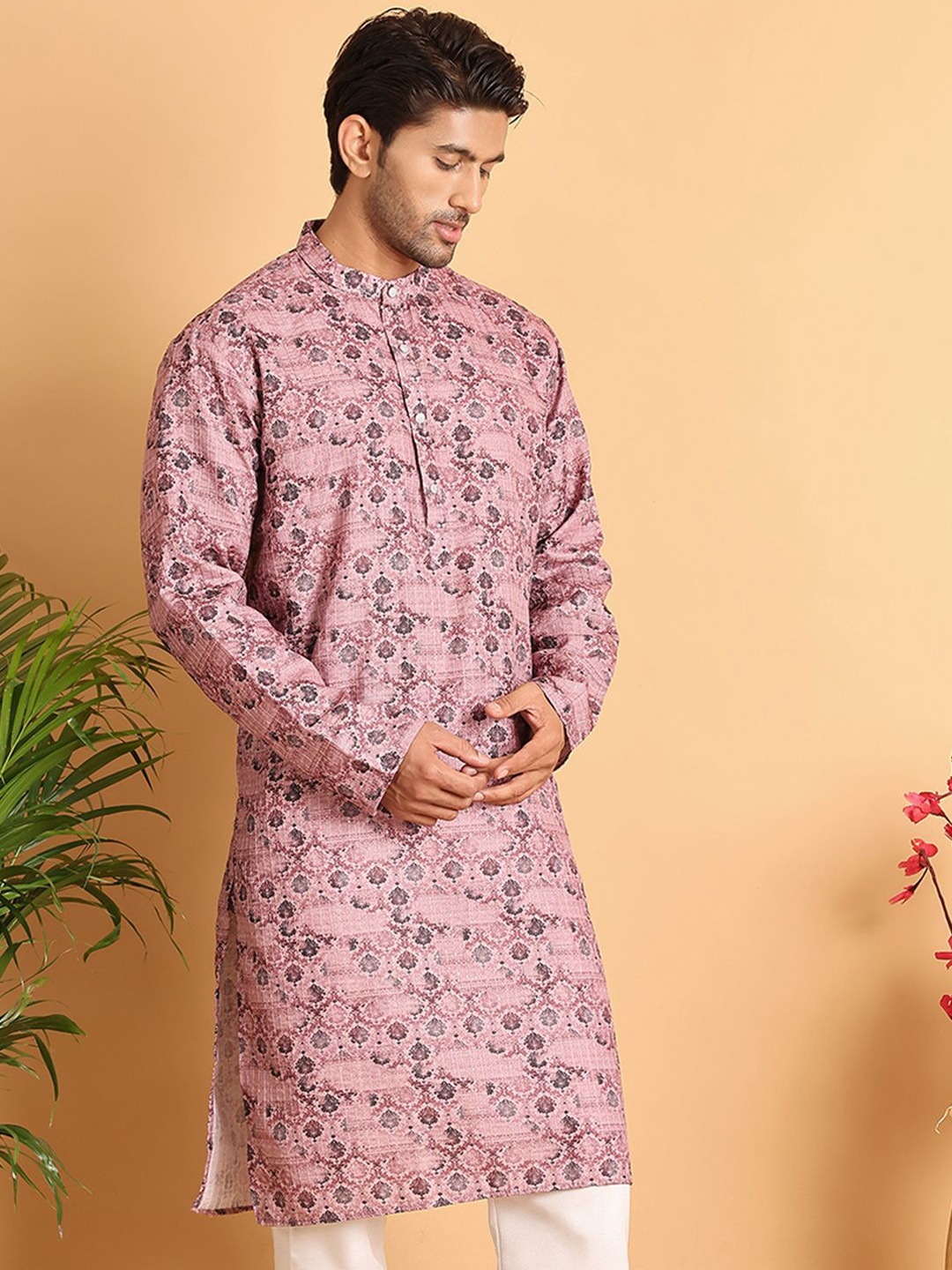 

Anouk Men Geometric Embroidered Sequinned Kurta, Purple