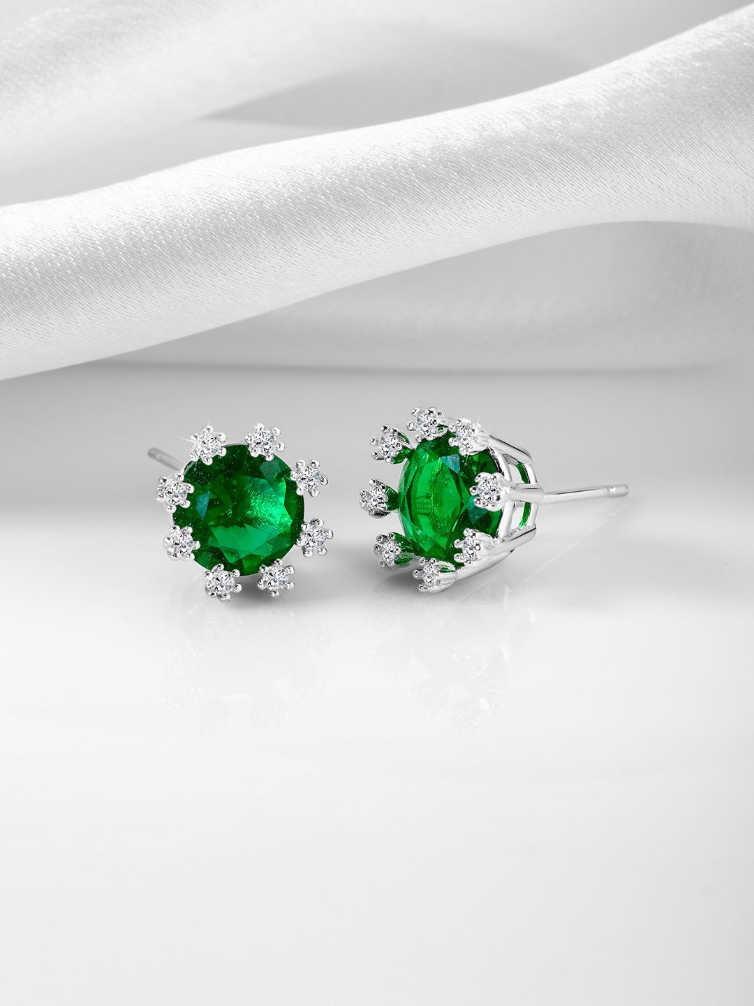

Peora Contemporary Studs Earrings, Silver
