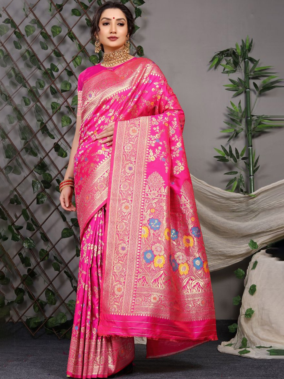 

Royal Rajgharana Saree Floral Zari Pure Silk Banarasi Sarees, Pink