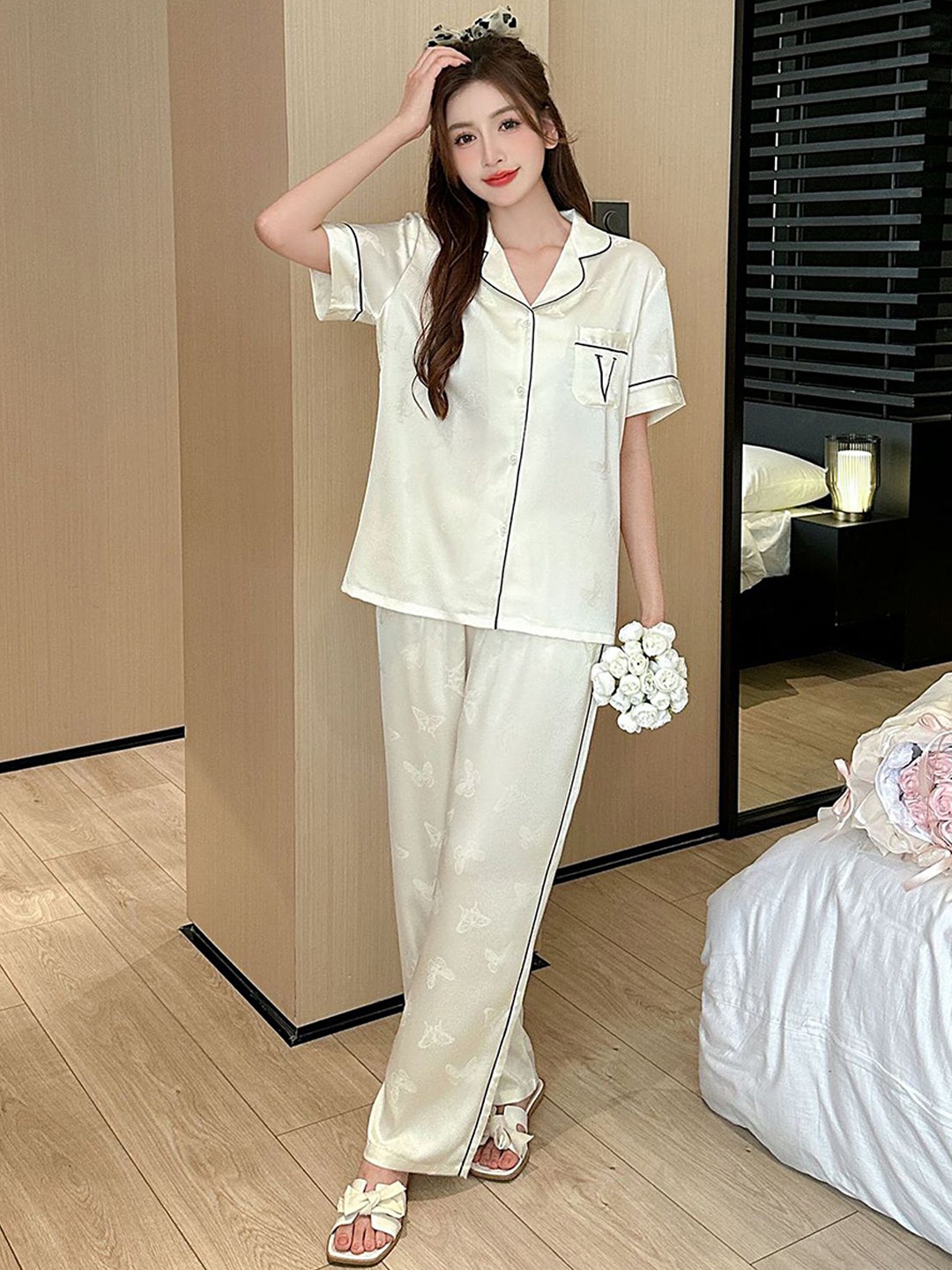 

LULU & SKY Women Lapel Collar Night suit, Off white