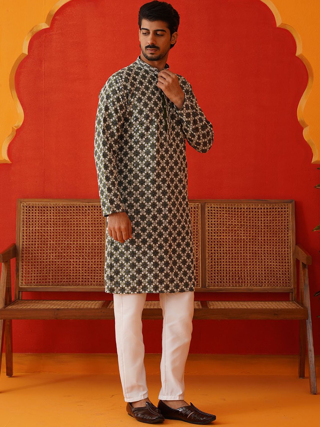 

Jompers Men Ethnic Motifs Embroidered Regular Sequinned Kurta with Pyjamas, Olive