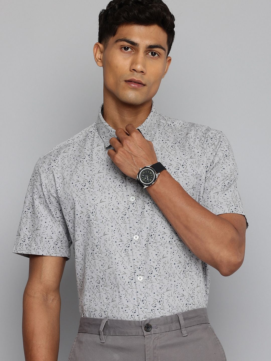 

Indian Terrain Pure Cotton Slim Fit Floral Printed Semiformal Shirt, Grey