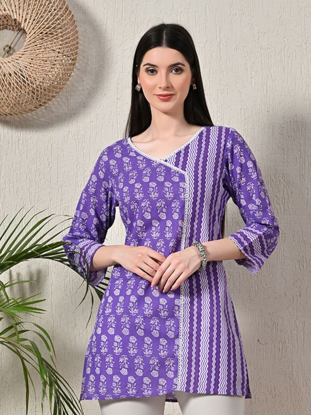 

FERANOID Women Floral Printed Pure Cotton Angrakha Kurti, Purple