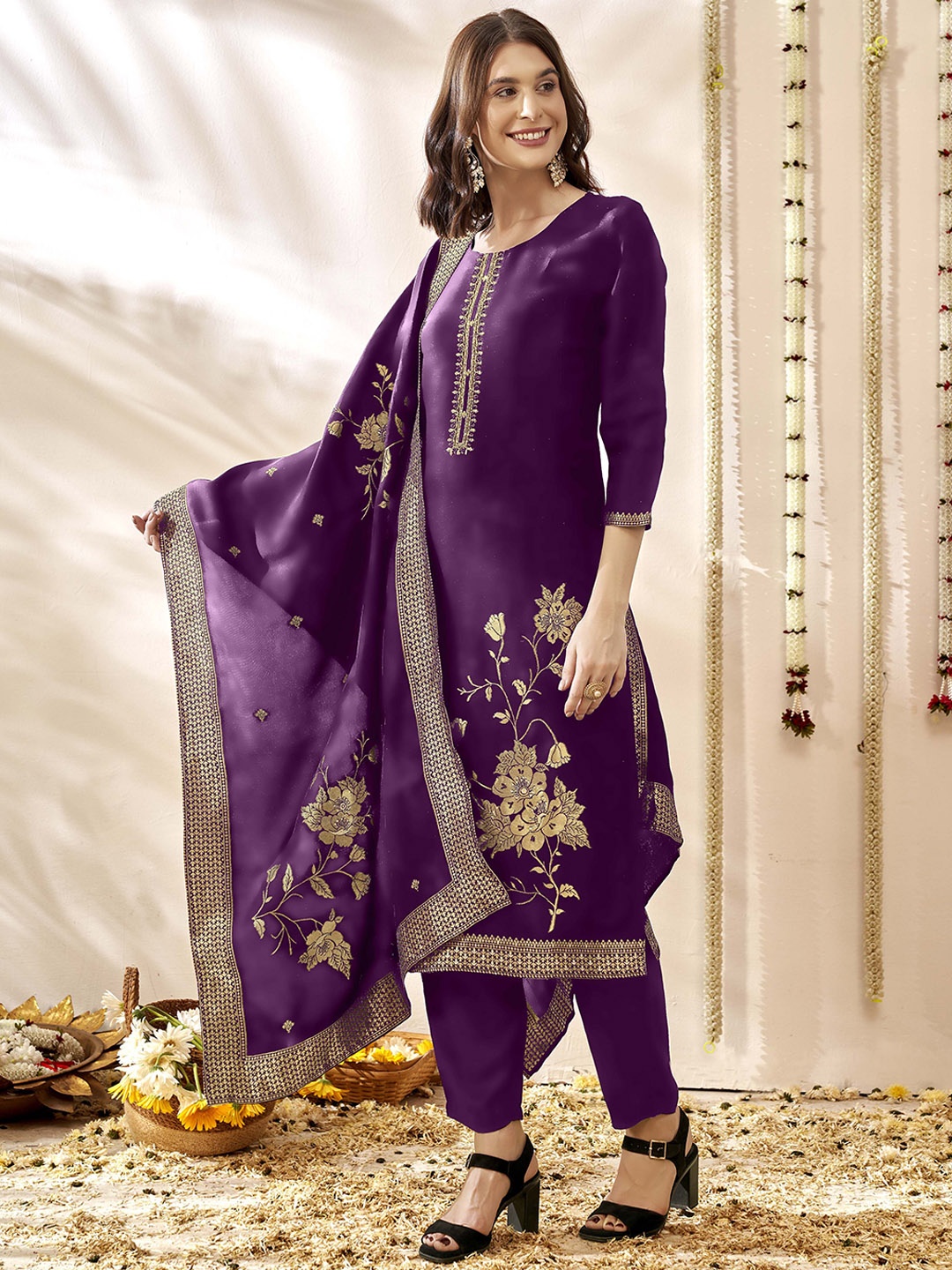 

Anouk Women Floral Embroidered Regular Zardozi Kurta with Trousers & With Dupatta, Purple